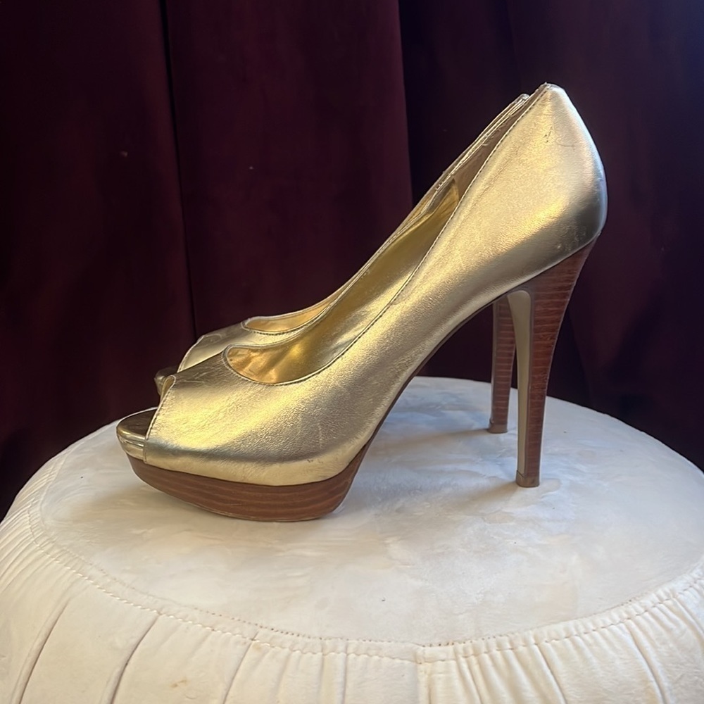 BCBG Generation Gold Platform Sandal Size 7.5